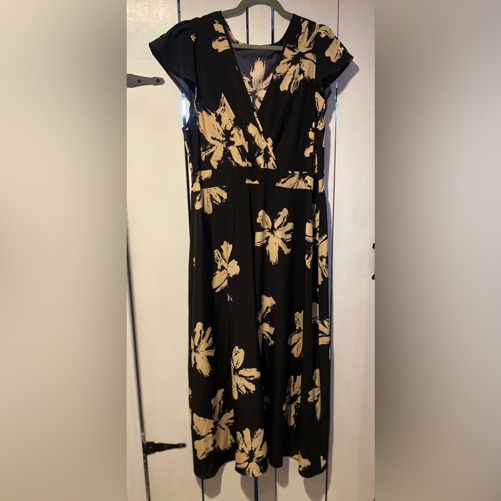 Black & Cream Floral Midi Dress - Elegant V-Neck Women’s Dress - Picture 5 of 7